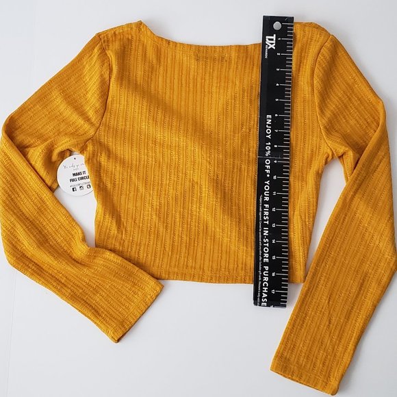 JOLIE & JOY Twisted Long Sleeve Crop Top - Picture 5 of 5